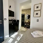 Avra 4*
