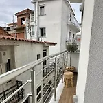 Avra 4*